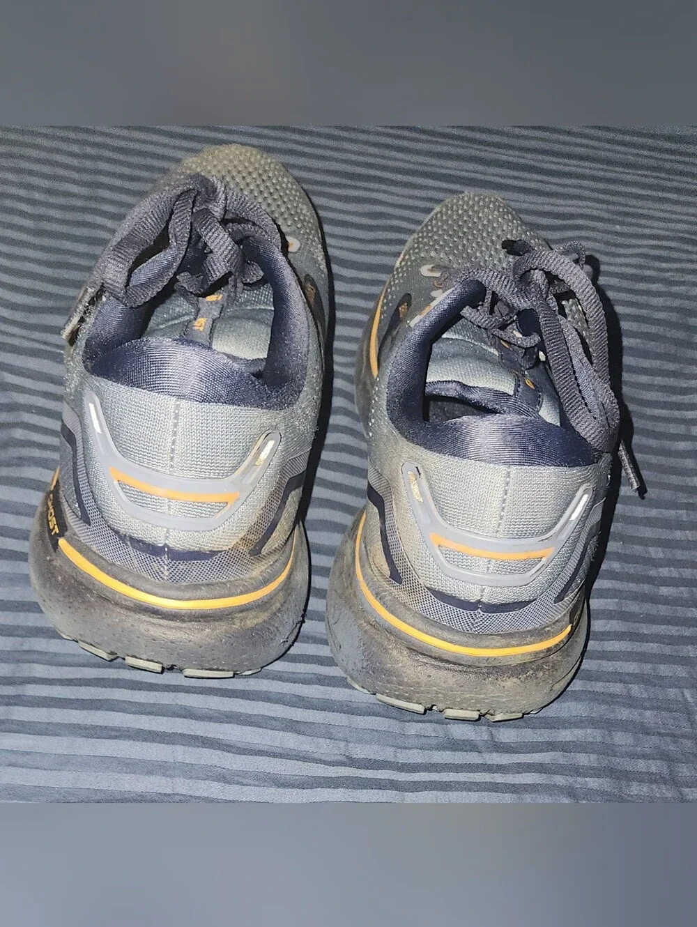 Brooks Ghost 15 Men's Gray and Black Running Shoes with Yellow Accent Size 8.5